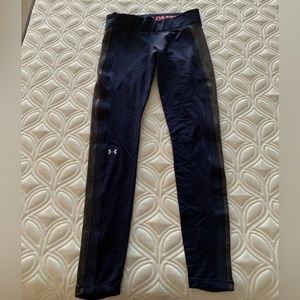 Under Armour cold gear navy leggings with waistband pocket and gray stripe